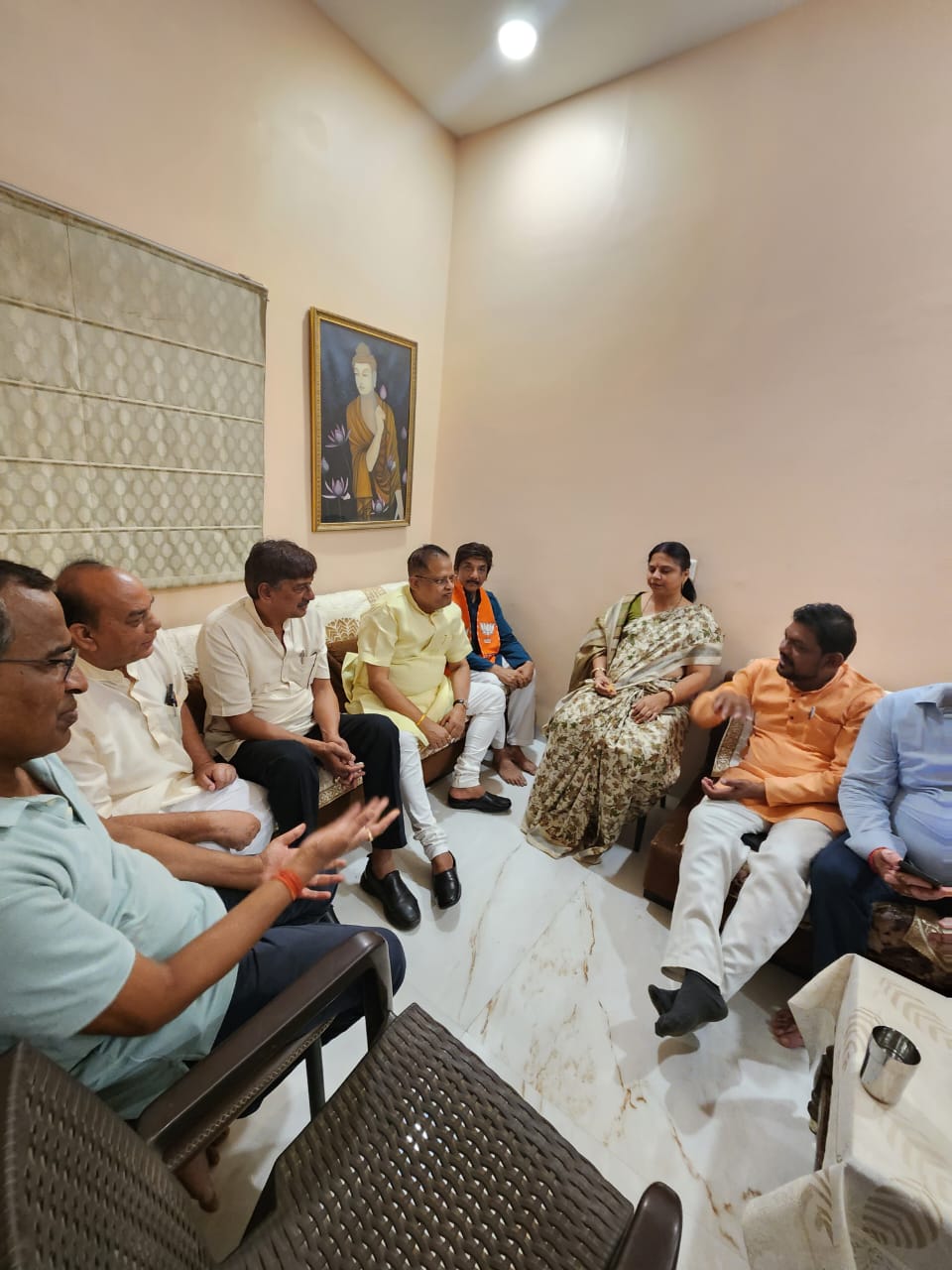 आज महासमुंद जिले के सरायपाली क्षेत्र में व्यापारी संघ से मुलाकात कर घोषणा पत्र हेतु संघ के सदस्यों द