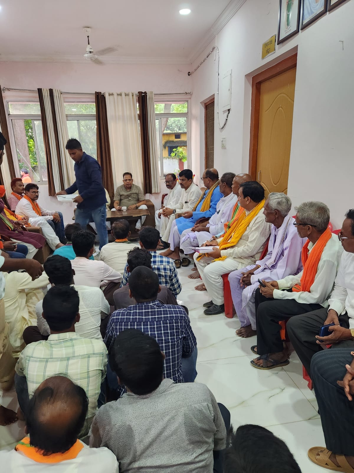 गरियाबंद जिले के देवभोग नगर में घोषणा पत्र हेतु आम नागरिकों से सुझाव लिया।
