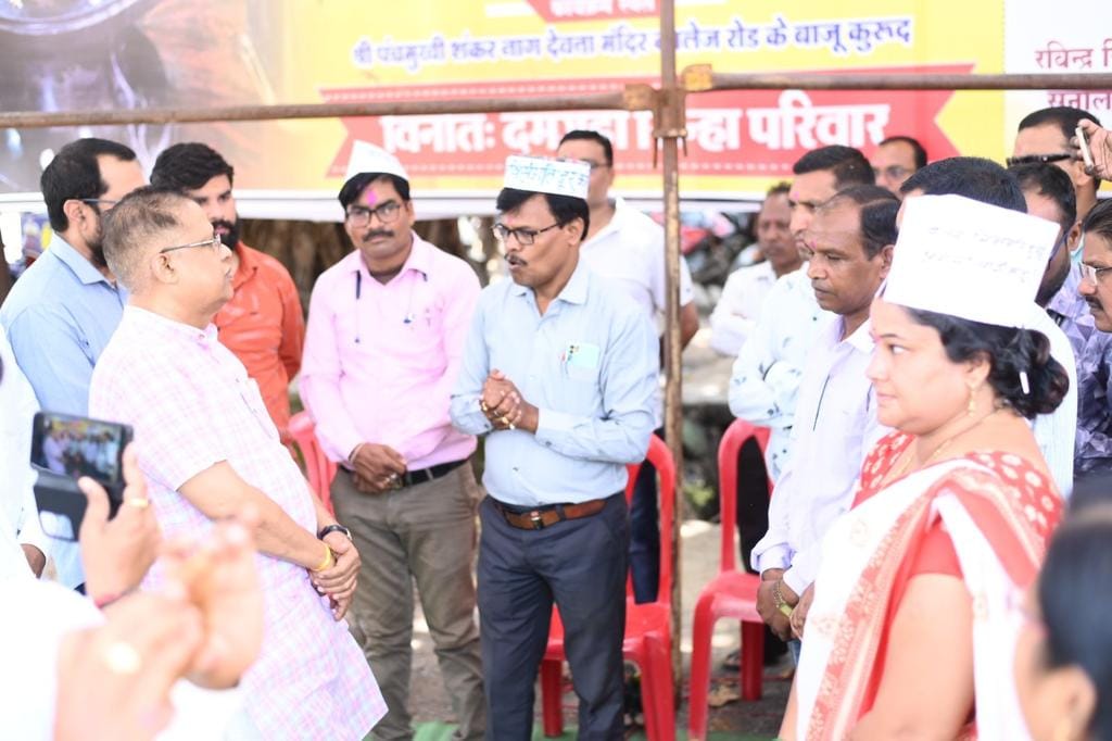  धमतरी विधानसभा क्षेत्र के ग्राम संबलपुर में किसान भाईयों के प्रतिनिधि मंडल से घोषणा पत्र के लिए सुझ