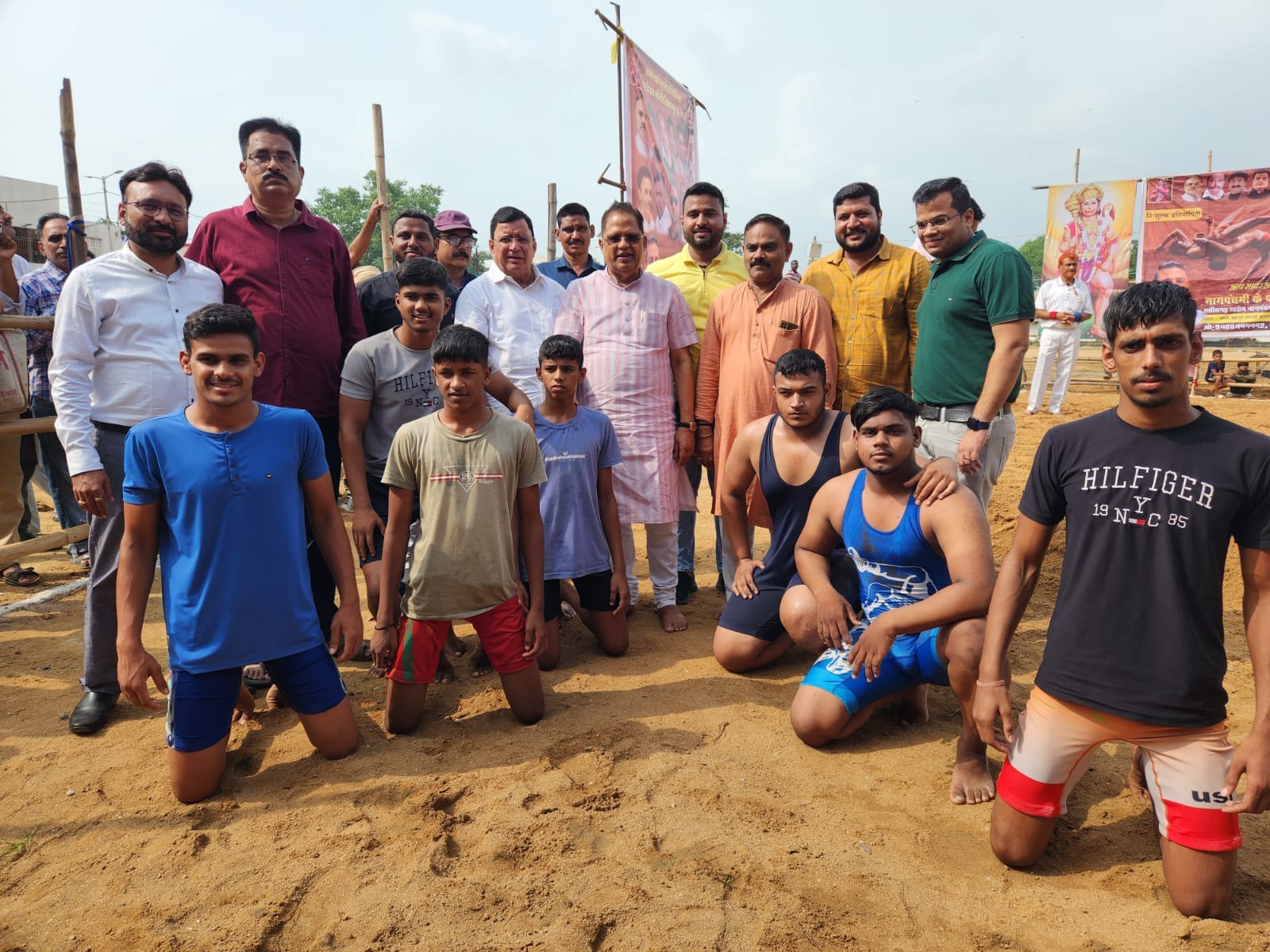 नागपंचमी के पावन पर्व पर लाल बहादुर शास्त्री स्कूल मैदान बिलासपुर में आयोजित कुश्ती प्रतियोगिता में 